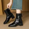 Botines de cuero cortos para otoño e invierno, nuevo estilo británico, cómodos para los pies, tacón medio, tacón grueso, punta cuadrada, cremallera trasera, botines Martin para mujer