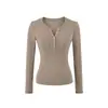 Camiseta de manga longa com gola Henley estilo retrô americano para mulheres, nova coleção outono/inverno 2026, top estiloso e que valoriza a silhueta