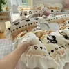 Juego de Cuatro Piezas de Vellón de Coral de Leche Grado A Ropa de Cama para el Hogar Funda Nórdica de Encaje Francés Juego de Tres Piezas Engrosado Cálido de Invierno
