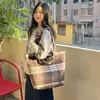Bolso de Mano Nuevo de Lana Gran Capacidad Simple Estilo Reina Madre del Oeste Patchwork a Cuadros Bolso de Hombro