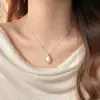Collar de perlas de temperamento de lujo ligero de alta venta 2025 para mujer, diseño de nicho, cadena de clavícula de alta gama, accesorios versátiles de moda