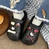 Super Versátil para FotosVerão Mais Vendido Fofo Estilo Manicure Vermelha Gato Borboleta Chinelos Fechados com Solas Grossas e Design Leve