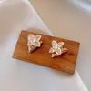 Brincos de Letra com Zircônia e Pérola Agulha de Prata, Elegantes e Versáteis, Brincos Estilo Chanel, Brincos da Moda de Luxo Leve de Alta Qualidade Atacado