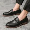 Mocasines retro modernos de talla grande para hombre transfronterizos, nuevos zapatos formales de cuero transpirables para negocios casuales para todas las estaciones