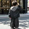 Conjunto Infantil Primavera e Outono 2026 Novo Roupas de Outono para Meninos Jaqueta de Couro Estilosa e Bonita Roupa de Três Peças Estilosa para Meninos