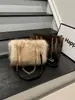 2026 Nuevo Bolso de Hombro Individual con Cadena de Felpa para Otoño Invierno Estilo Coreano para Mujer Sensación de Alta Gama Gran Capacidad Bolso Cruzado Bolso Tote de Moda