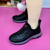 Sapatos de pano de Pequim antigo de inverno sapatos de algodão femininos sapatos de couro sintético impermeáveis antiderrapantes sapatos de algodão para mães de meia-idade botas de algodão quentes com pelúcia de coelho