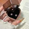 Pendientes Semanales Redondos Geométricos de Plata S999 con Trébol de Cuatro Hojas 2026 Nuevos Exquisitos de Moda Estilo Lujo Ligero Pendientes Personalizados