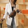 Bolsa texturizada para mulheres 2024 primavera nova bolsa retro versátil carta impressa saco peito crossbody bag cross-border atacado
