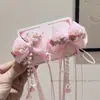Presilha de Laço Estilo Antigo Original, Acessório de Cabelo com Fita Longa Super Feérico, Presilha com Franja de Pérola Feminina, Adorno de Cabeça de Renda