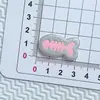 Accesorios de resina de mariposa plateada al por mayor para dijes de zapatos hechos a mano para DIY, pinzas para el cabello de pegamento cremoso y materiales de decoración de dibujos animados
