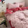 Conjunto de quatro peças de algodão macio e amigável à pele, estilo Ins, fresco; Conjunto de três peças de capa de edredom para cama de solteiro em dormitório estudantil, com desenho animado