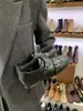 Novos sapatos baixos de couro femininos estilo britânico para outono e inverno com aumento interno de altura, forro de pelúcia, bico quadrado retrô e sola grossa, mocassins