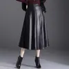 Saia midi de couro PU moderna e jovem para mulheres, nova coleção de outono 2026, cintura alta, modeladora, evasê, fashion e versátil