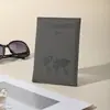 Un Bestseller Transfronterizo Personalizado: una Cubierta de Pasaporte de PU Lisa, tipo Piel, que Cambia de Color, Portapasaporte y Portaboletos