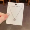 Corea del Sur Elegante Collar Versátil con Concha Microincrustada Flor de Cuatro Hojas Moda de Personalidad para Mujer Accesorios Colgante Cadena Clavícula de Alta Gama