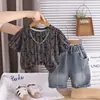 Conjunto de Verano para Niños, Elegante y a la Moda, Nuevo Modelo 2026, Conjunto Casual de Dos Piezas con Camiseta Irregular y Shorts de Mezclilla para Niños