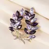 Broche de Estilo Nuevo para Mujer con Pedrería de Colores, Pin de Solapa de Nicho de Alta Gama, Decoración de Chaqueta de Traje de Lujo, Accesorio Elegante al por Mayor