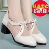 Estilo Novo de Verão 2026 Couro Macio Solado Macio Salto Médio Salto Bloco Antiderrapante Malha Antiderrapante Elegante Sapatos de Salto Alto para Mães de Meia-Idade