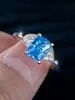 Anillo de Plata de Ley S925 Más Vendido Rectangular con Borde de Circonita Fresca Diamante Blanco Moda de Gama Alta Anillo de Compromiso Fresco