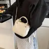 Bolsa Saco Fashion Feminina 2025 Nova para Trabalho e Dia a Dia Grande Capacidade Bolsa de Mão Senso Avançado Casual Bolsa de Ombro