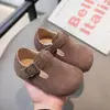 Zapatos Birkenstock para Niñas Primavera/Otoño 2024 Estilo Nuevo Zapatos de Cuero Retro para Niños Zapatos Pequeños de Cuero Suave Antideslizantes Mocasines