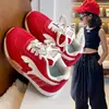 Nueva colección otoño 2026 de zapatillas de malla transpirable para niños y bebés, versátiles y adecuadas tanto para niños como para niñas, perfectas para uso casual y para correr