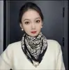 Bufanda Nueva de Algodón y Lino Cuadrada Pequeña para Mujer Otoño e Invierno, Moderna y Versátil, Bufanda Cálida, Hebilla Magnética, Procesamiento Decorativo y Personalización