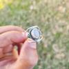 Mingcheng deseo venta caliente anillo de piedra lunar incrustado anillo popular femenino retro étnico estilo natural joyería anillo