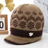 Chapéus de outono e inverno para mulheres de meia-idade e idosas, chapéus de tricô grossos e quentes de pelo de coelho com forro de veludo para senhoras idosas, avós, proteção contra o frio, proteção para as orelhas, chapéus de tricô