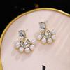 Pendientes de perlas de alta gama con diseño de nicho, estilo retro francés, ligeros y lujosos, con aguja plateada y diamantes semicirculares exquisitos para mujer.