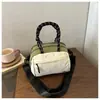 Bolsa pequeña de color liso en tela de nailon, nuevo estilo 2026, bolso de mano de gran capacidad, multibolsillo, mochila cruzada informal de estilo japonés de un solo hombro para mujer