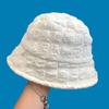 Zhao Lusi Zheng Xiujing com chapéu de pescador coreano plissado Seersucker feminino bonito chapéu de balde pequeno com rosto combinando na moda