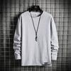 Nueva camiseta de manga larga para hombre de primavera 2021 estilo Hong Kong para hombre cuello redondo moda interior suelta parte inferior rasgada camiseta básica moda