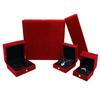 Caja de anillo cuadrada de franela roja con colgante de hebilla de oro de alta calidad, caja de juego grande, caja de joyería de alta calidad en stock