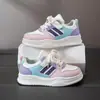 Zapatillas bajas para niñas, modelos de primavera y otoño, suela blanda, antideslizantes, con cierres de velcro, zapatillas deportivas para niños, zapatos casuales para estudiantes para el campus