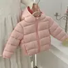 Nova jaqueta de algodão com enchimento para meninas, casaco de algodão leve para crianças, jaqueta de algodão de outono e inverno para meninos, agasalho com capuz para bebês