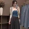 Traje de moda personalizado para mujer, nuevo conjunto elegante de tres piezas para el otoño de 2026: chaqueta tipo cárdigan ajustada, top tipo camisola y pantalones de pierna ancha