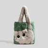 Fabricante de Cooperação para Presente Bolsa de Ombro Peluda de Grande Capacidade Bolsa de Mão de Pelúcia Fofa Personalizada Bolsa Tote de Inverno