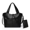 Comercio Exterior 2026 Nuevo Estilo Bolso Grande Sencillo Piel Suave Gran Capacidad Hombro Único Portátil Bolso para Suegra Estilo Transfronterizo Bolso de Mujer