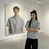 Camisa Polo de Verão Feminina com Design de Tachas Metálicas, Casual Estilo Americano Manga Curta Pesada Emagrecedora, Tendência da Moda Masculina