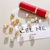 Pendientes de Botón Cuadrados de Perla Populares de Influencer de Moda Pendientes Versátiles Exquisitos Pendientes de Diseño de Nicho de Perla de Pan de Alto Nivel