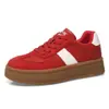 Zapatillas de entrenamiento alemanas para mujer 2026 otoño nuevo zapatos deportivos casuales de suela gruesa de suela plana retro blancos zapatos de skate versátiles para mujer
