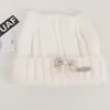 Gorro de punto suelto de alta calidad coreano con orejas de gato, clip en, con cordones de colores y adornos de perlas, un gorro cálido y protector de orejas para mujer en otoño e invierno