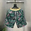 Shorts Jacquard de Cor Contrastante com Letras Grafite Personalizadas para Homem Tendência Shorts de Casal Calça de Praia Versátil