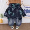 Conjunto de Roupa de Primavera para Meninos Estiloso 2026 Novo Modelo Infantil Conjunto de Duas Peças com Capuz de Desenho para Primavera e Outono Tendência Atacado