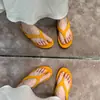 2026 Nuevo Estilo Chanclas Casuales Estilo Resort Nuevo Verano Ropa de Exterior Sandalias de Tira Planas para Playa y Resort