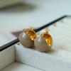Nuevos pendientes de bola con gotas de aceite estilo Hong Kong estilo marrón Maillard, pendientes de moda exagerada para mujeres europeas y americanas.
