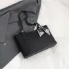 Bolsa de Mão com Lenço de Seda Texturizada para Mulheres 2026 Nova Bolsa Versátil de Ombro/Axila Bolsa Tote Retrô para o Dia a Dia Bolsa Grande Simples