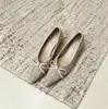 Primer Encuentro Jifa Tacón de Cuña Francés Diseño Patchwork Sentido del Temperamento Lazo Zapatos de Salón Mujer 2026 Otoño/Invierno Nuevo Gamuza Retro